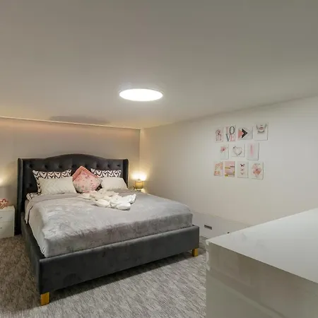 B2 Apartment In Downtown *